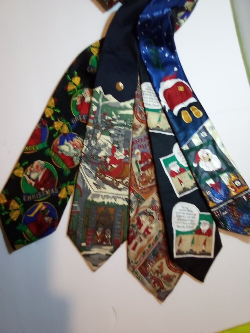 5 Christmas themed mens ties